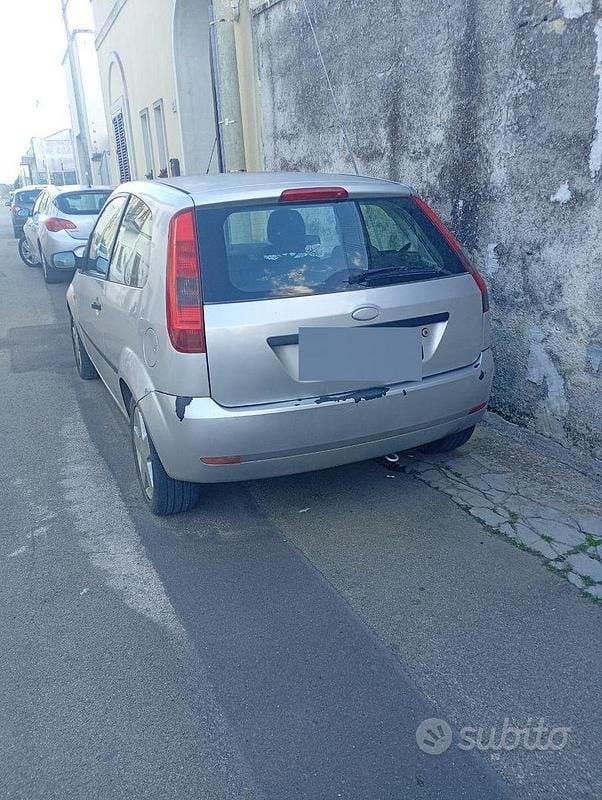 Second-hand Ford Fiesta 68 CP (50 kW) 2004 Hatchback