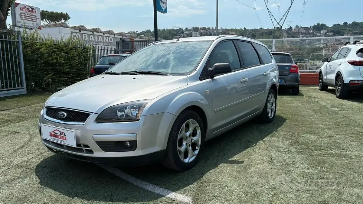 Usata Ford Focus 90 CV (66 kW) 2007 Grigio Station wagon