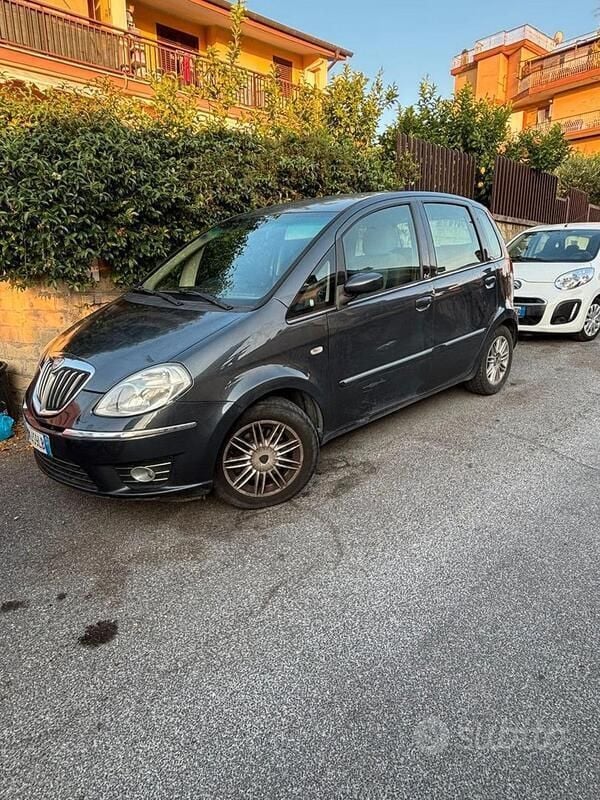 Usata Lancia Musa 90 CV (66 kW) 2008 Grigio Monovolume