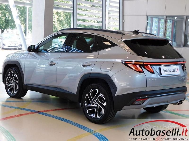 Usata Hyundai Tucson 215 CV (158 kW) 2025 Grigio metallizato SUV