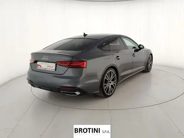 Usata Audi A5 Sportback S-Line 204 CV (150 kW) 2023 Grigio daytona perla Utilitaria