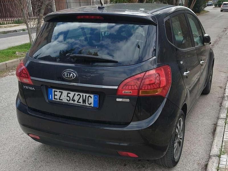 Usata Kia Venga 90 CV (66 kW) 2015 Utilitaria