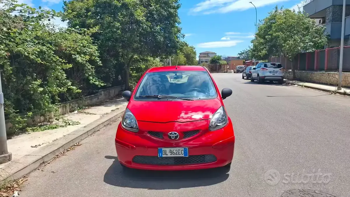 Usata Toyota Aygo 68 CV (50 kW) 2007 Rosso Utilitaria