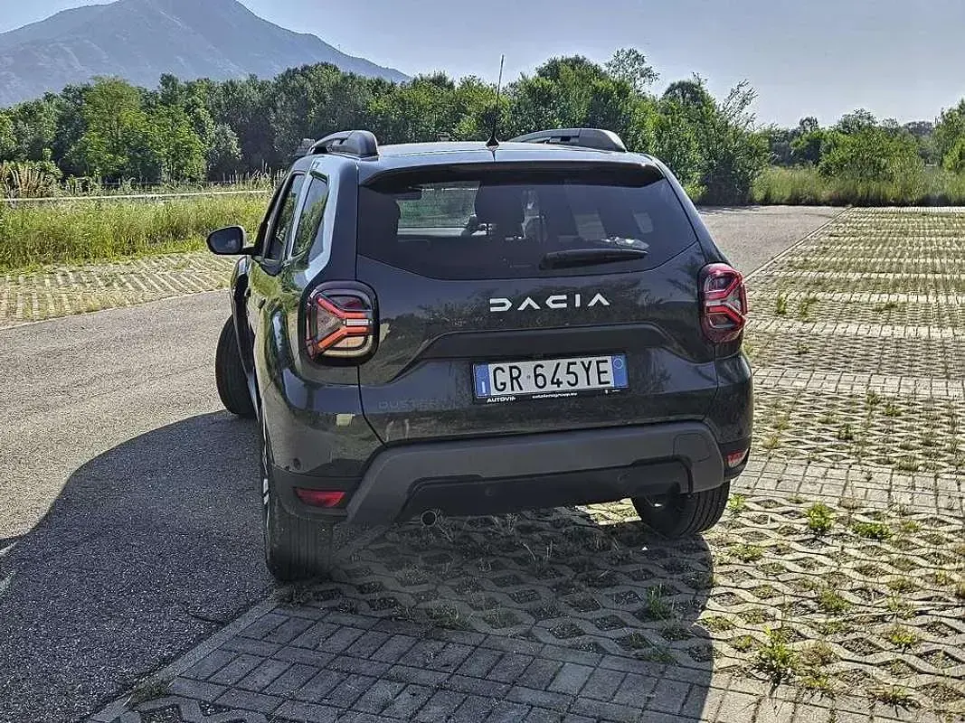 Usata Dacia Duster Journey 101 CV (74 kW) 2023 Grigio SUV