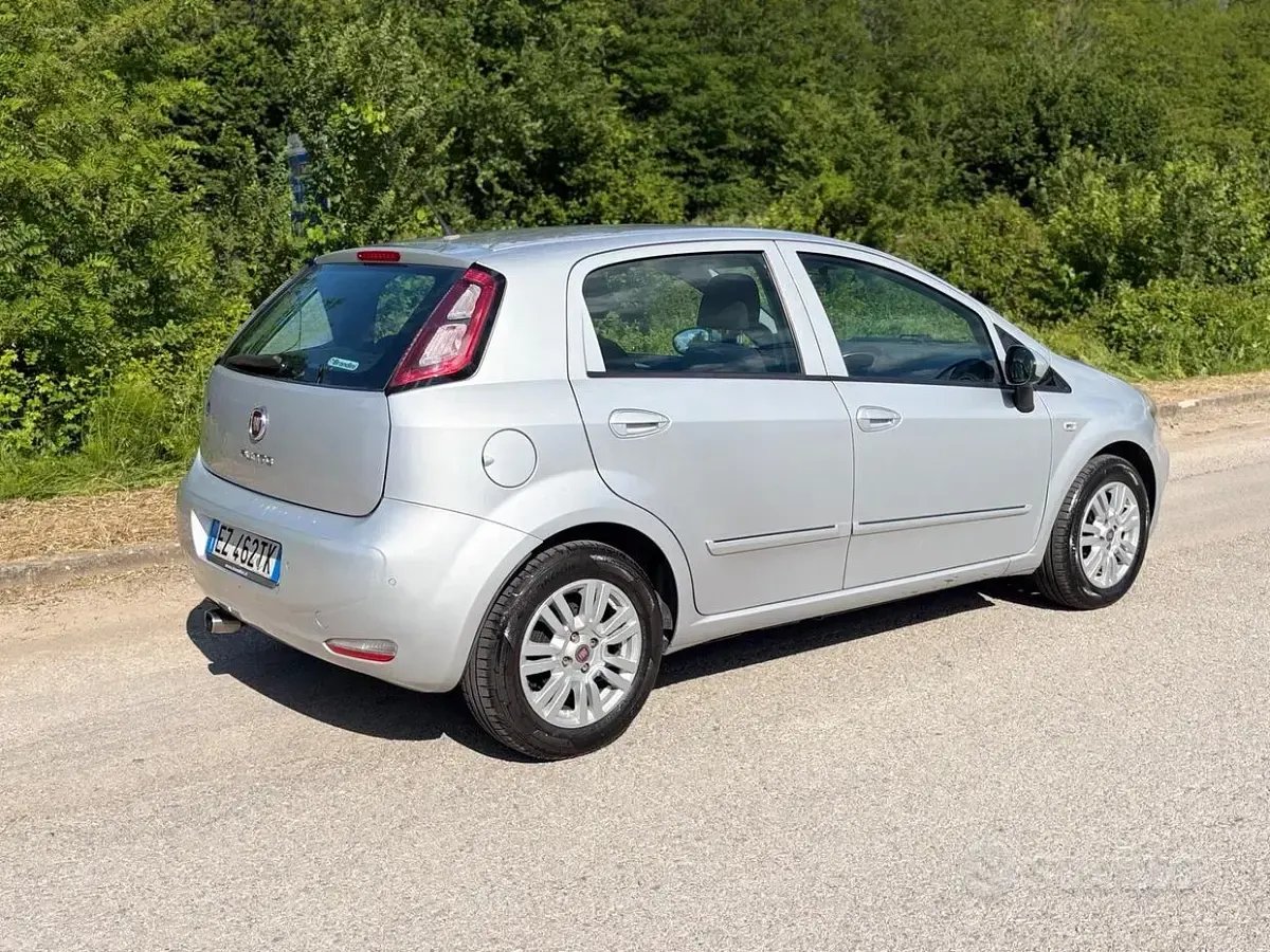 Usata Fiat Punto Lounge 85 CV (62 kW) 2015 Grigio Utilitaria