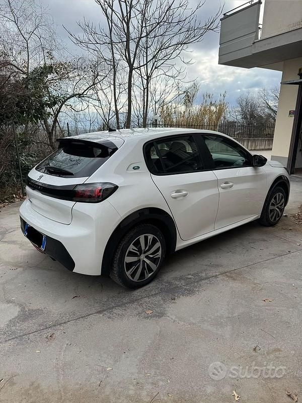 Usata Peugeot 208 100 kW (136 CV) 2023 Utilitaria
