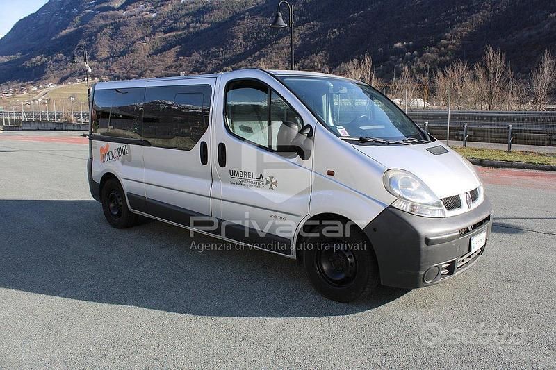 Usata Renault Trafic 135 CV (99 kW) 2006 Grigio Monovolume