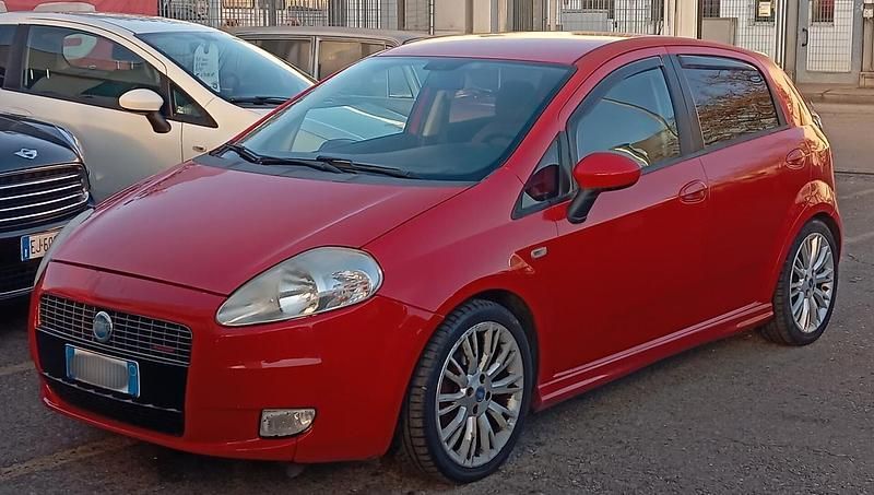 Usata Fiat Grande Punto 90 CV (66 kW) 2007 Rosso Utilitaria