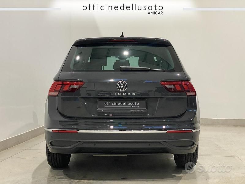 Gebraucht VW Tiguan Life 150 PS (110 kW) 2023 Schwarz SUV