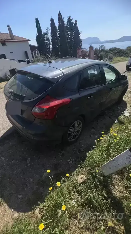 Usata Ford Focus 105 CV (77 kW) 2013 Grigio Berlina