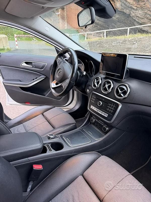 Usata Mercedes GLA200 Executive 136 CV (100 kW) 2018 Bianco SUV