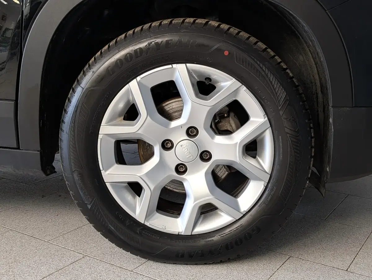 Usata Jeep Avenger Altitude 101 CV (74 kW) 2024 Nero SUV