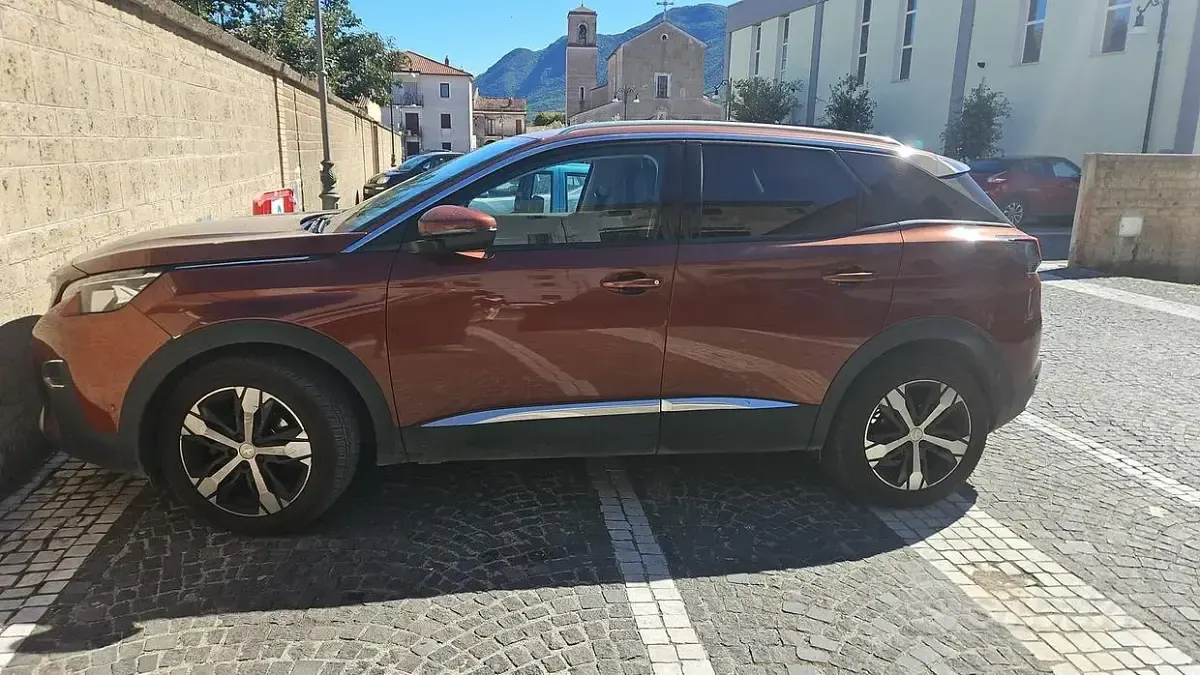 Usata Peugeot 3008 120 CV (88 kW) 2017 Marrone SUV