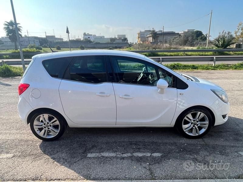Usata Opel Meriva Cosmo 119 CV (87 kW) 2014 Bianco Monovolume