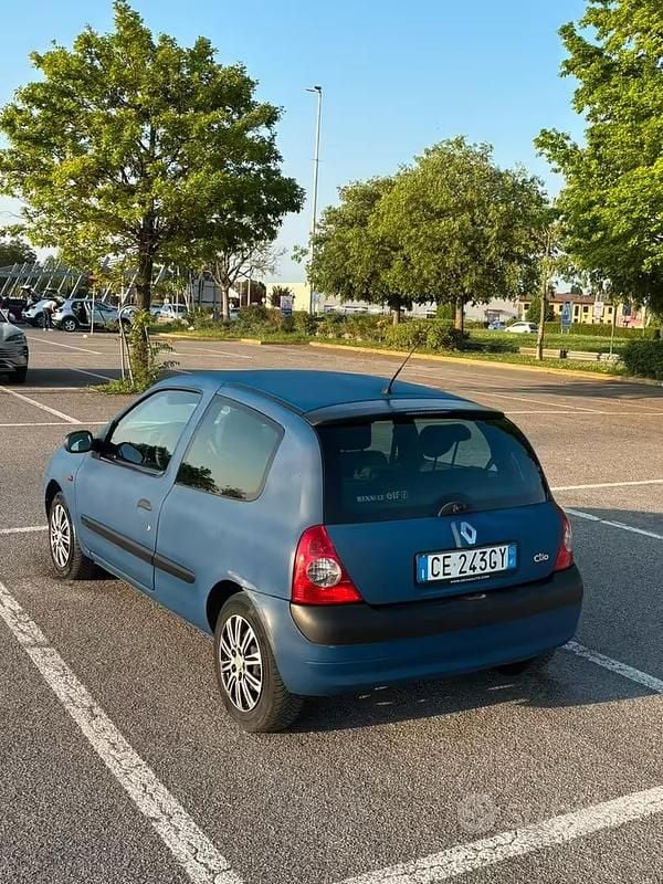Usata Renault Clio II 2002 Blu Berlina
