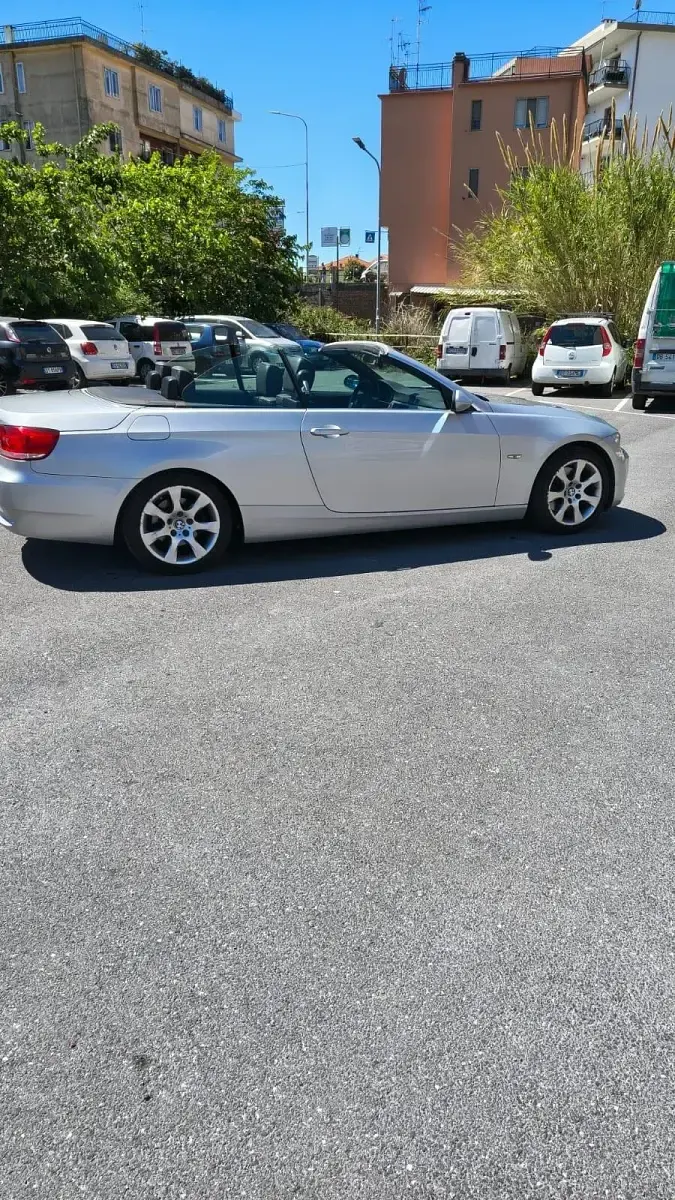 Usata BMW 325 217 CV (159 kW) 2008 Argento Cabrio