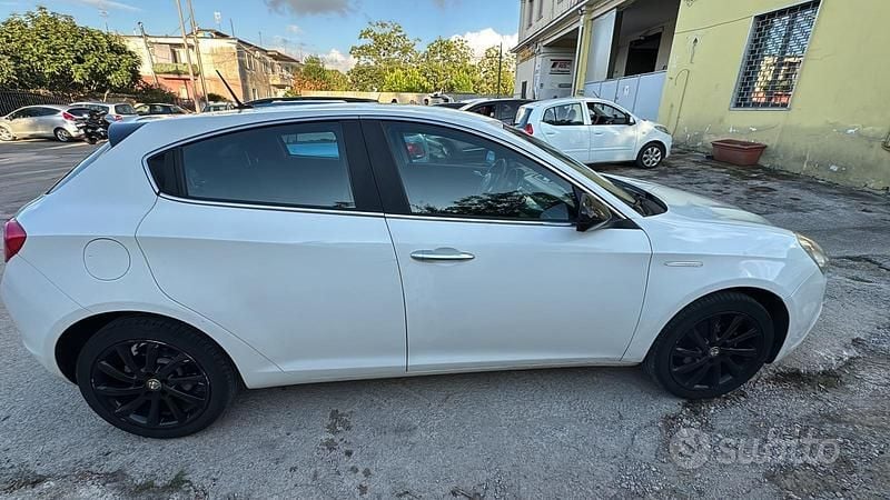 Usata Alfa Romeo Giulietta 120 CV (88 kW) 2012 Bianco Utilitaria