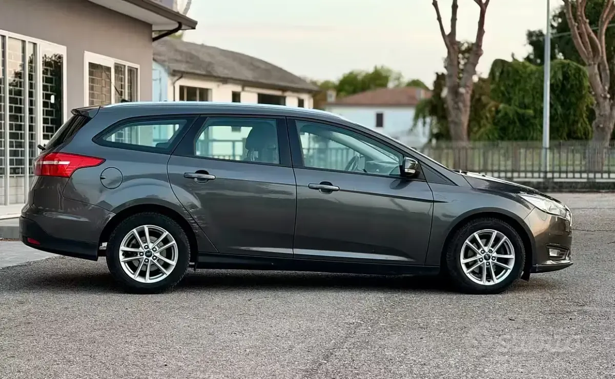 Usata Ford Focus Titanium 120 CV (88 kW) 2015 Grigio Station wagon