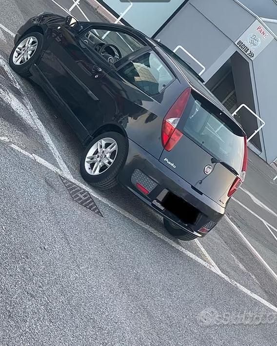 Usata Fiat Punto 95 CV (69 kW) 2025 Nero Utilitaria