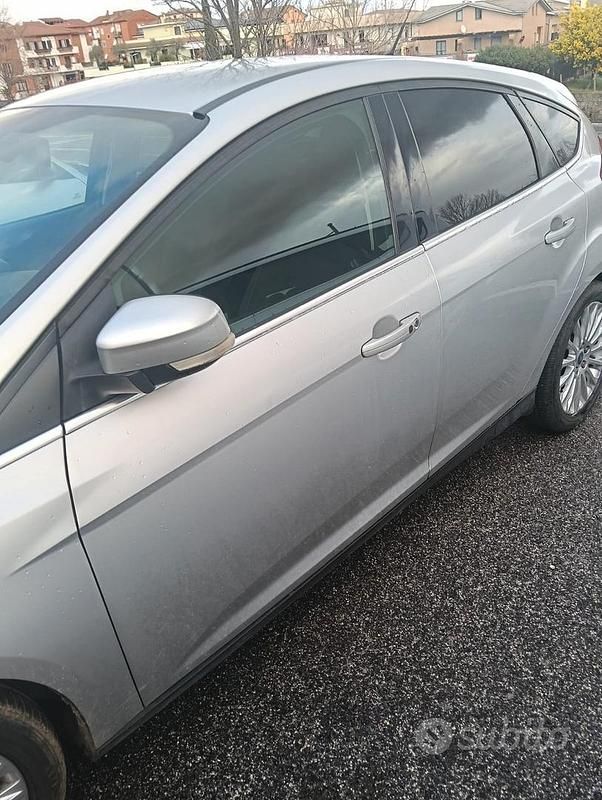 Usata Ford Focus 100 CV (73 kW) 2011 Grigio Berlina