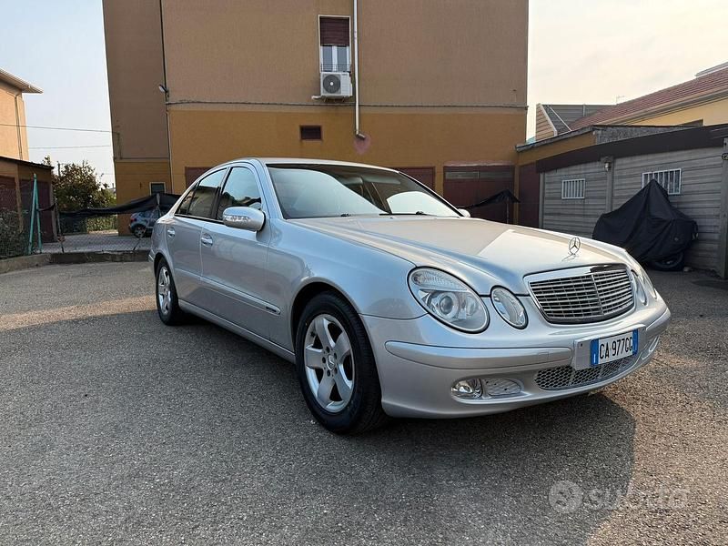 Usata Mercedes 220 2002 Grigio Berlina