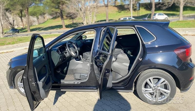 Usata VW Polo R-line 95 CV (69 kW) 2022 Nero Berlina