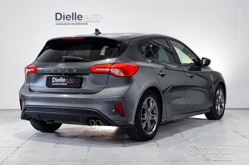 Usata Ford Focus ST-Line 120 CV (88 kW) 2021 Magnetic grey Monovolume