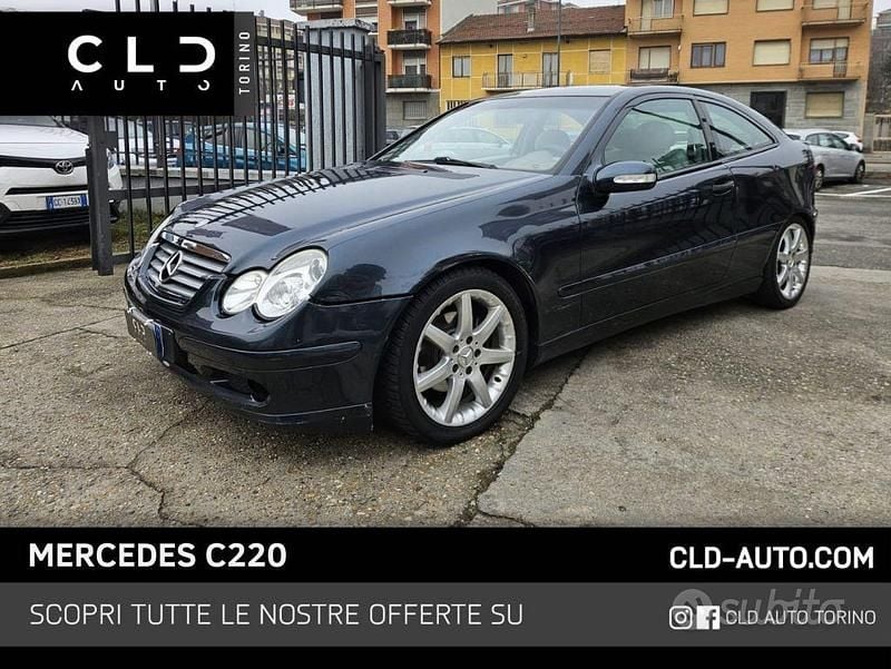 Usata Mercedes C220 Avantgarde 143 CV (105 kW) 2003 Blu Coupé