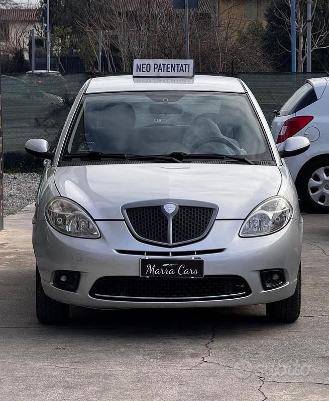 Usata Lancia Ypsilon 60 CV (44 kW) 2007 Argento Utilitaria