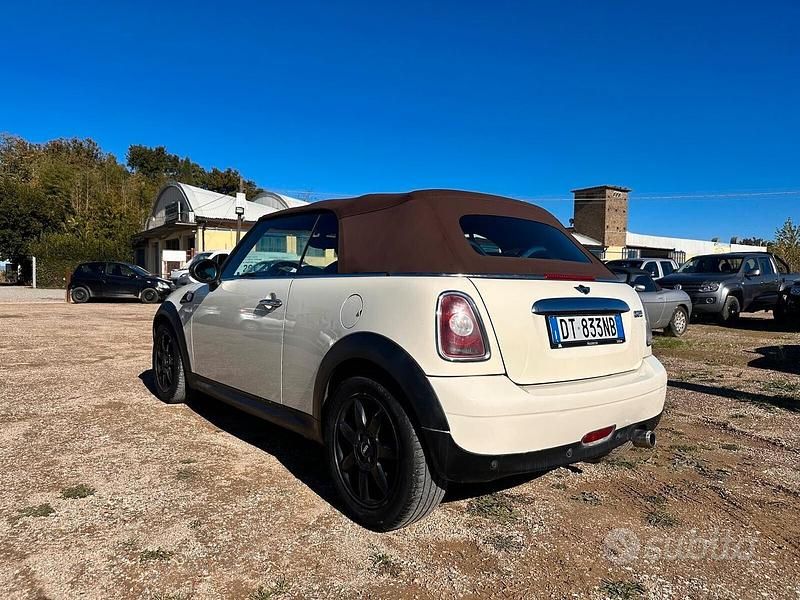 Usata Mini Cooper Cabriolet 120 CV (88 kW) 2009 Beige Cabrio