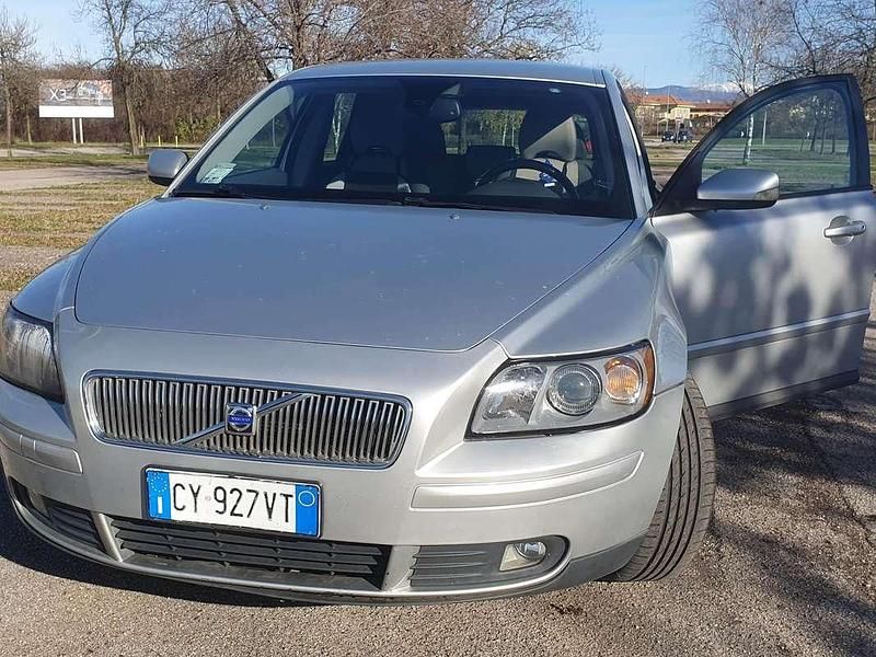Usata Volvo V50 Momentum 136 CV (100 kW) 2006 Argento Station wagon
