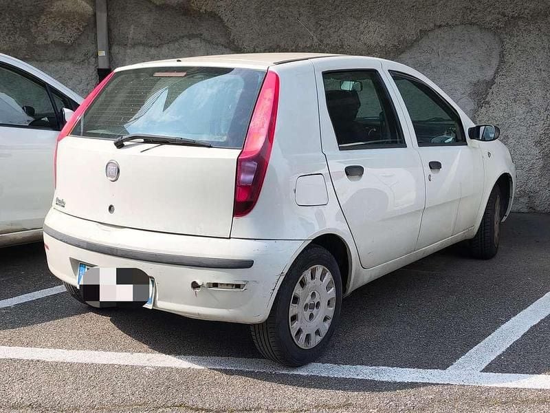 Usata Fiat Punto Active 60 CV (44 kW) 2009 Bianco Utilitaria