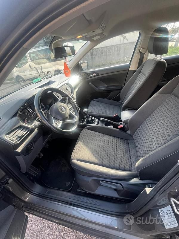 Usado VW T-Cross Advance 116 CV (85 kW) 2019 Gris SUV