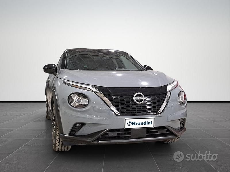 Usata Nissan Juke Tekna 143 CV (105 kW) 2023 Grigio medio met. / tetto nero SUV