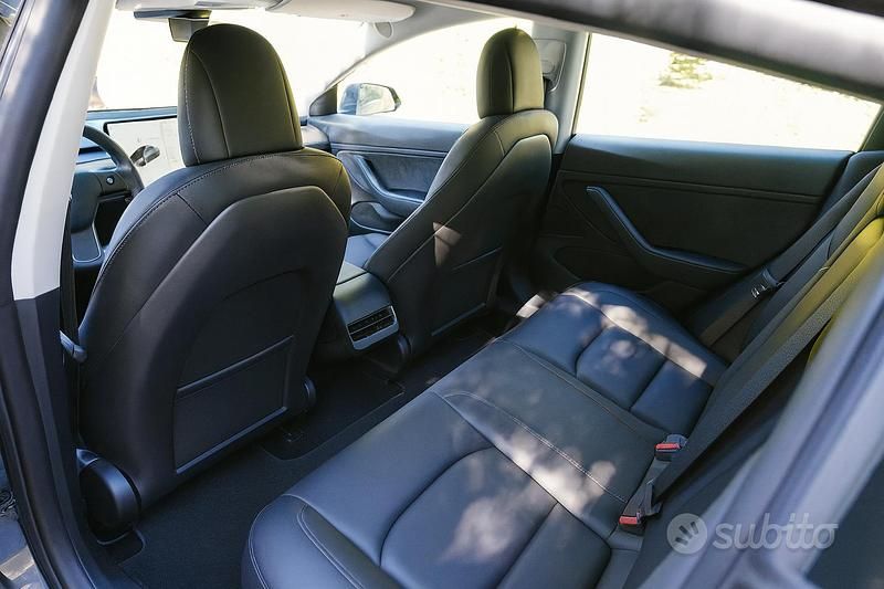 Usata Tesla Model 3 366 kW (498 CV) 2021 Grigio Berlina