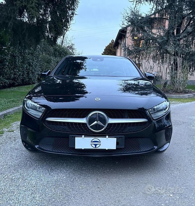 Usata Mercedes A180 136 CV (100 kW) 2018 Nero Berlina