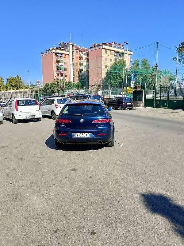 Blu/azzurro Usata 2009 Alfa Romeo 159 Distinctive Station wagon | 6500 € (Cara) - Immagine 1/4