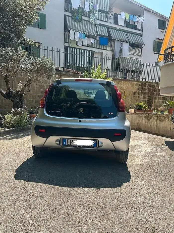 Usata Peugeot 107 68 CV (50 kW) 2013 Grigio Utilitaria