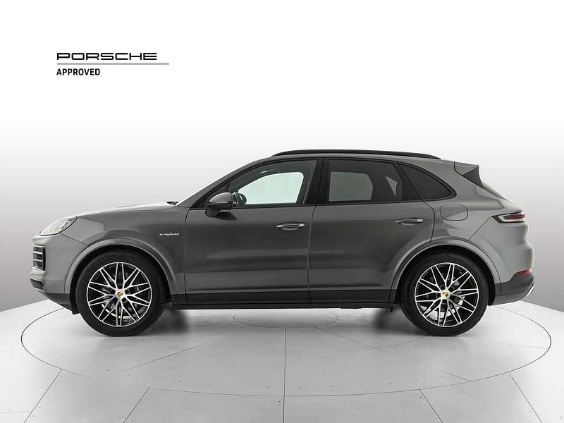 Usata Porsche Cayenne 462 CV (339 kW) 2024 3m grigio quarzite metallizzat SUV