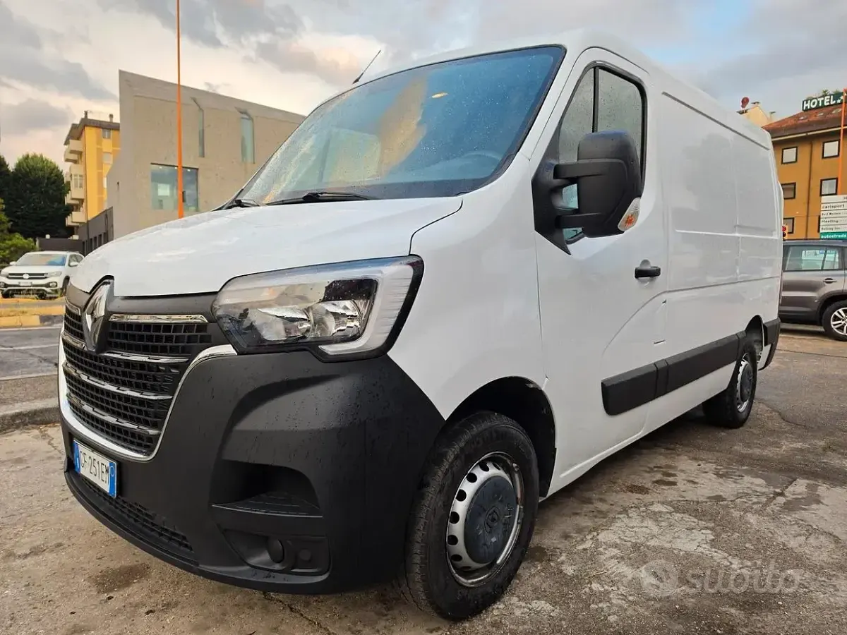 Usata Renault Master 135 CV (99 kW) 2022 Bianco Monovolume
