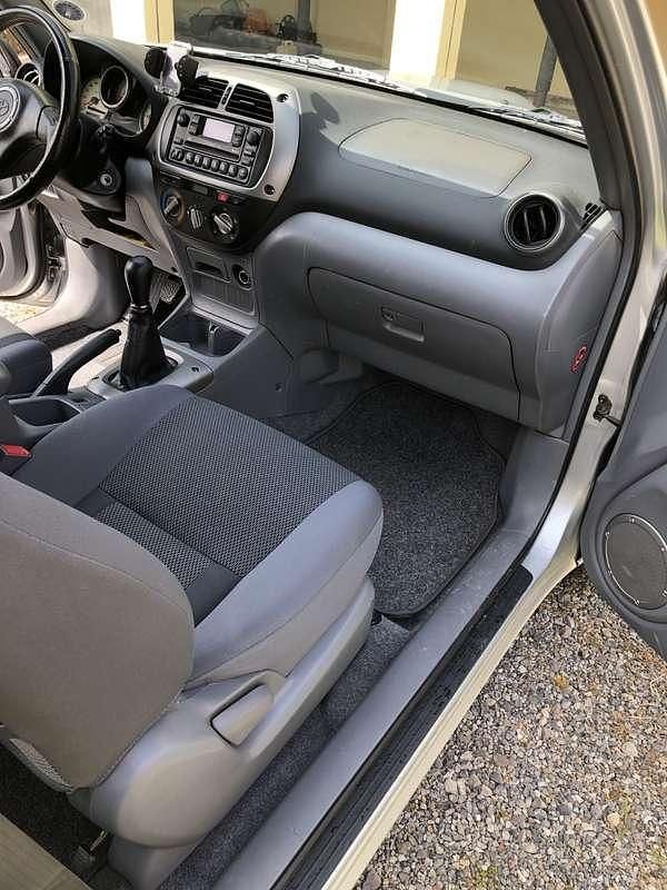 Usata Toyota RAV4 116 CV (85 kW) 2003 Argento SUV