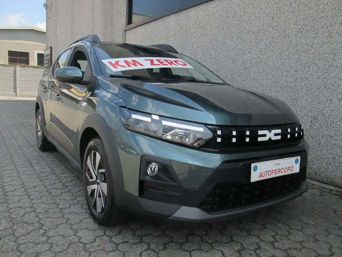 Nuova Dacia Sandero Expression 122 CV (89 kW) 2026 Verde oxide Berlina