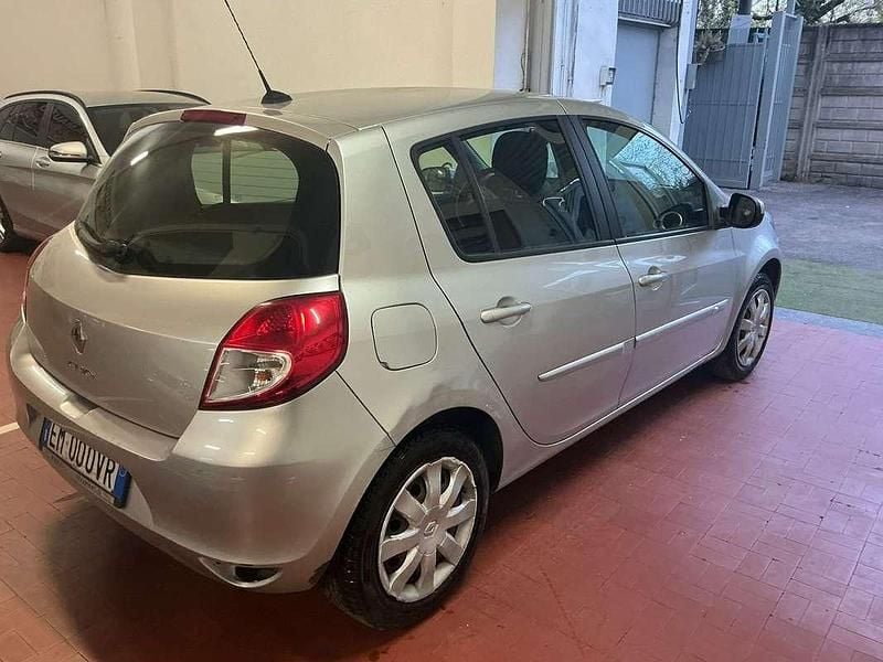 Usata Renault Clio III Dynamique 75 CV (55 kW) 2012 Berlina