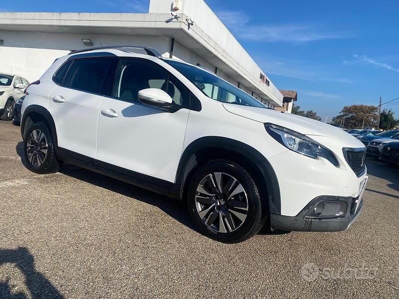 Usata Peugeot 2008 Allure 82 CV (60 kW) 2016 Bianco SUV