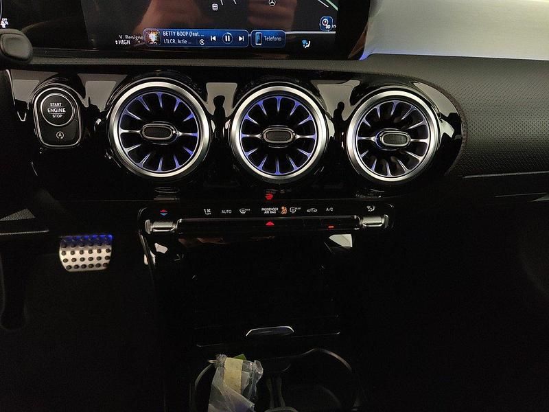 Usata Mercedes A180 Advanced Plus 116 CV (85 kW) 2024 Argento high tech Berlina