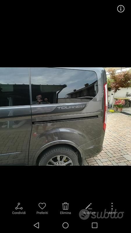 Usata Ford Tourneo Titanium 2022 Grigio Monovolume