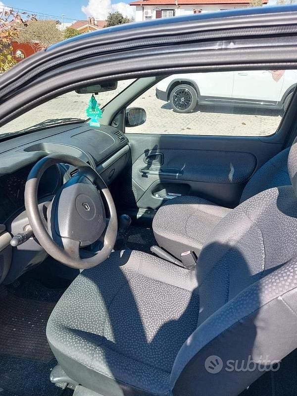 Usata Renault Clio II 48 CV (35 kW) 2007 Nero Berlina