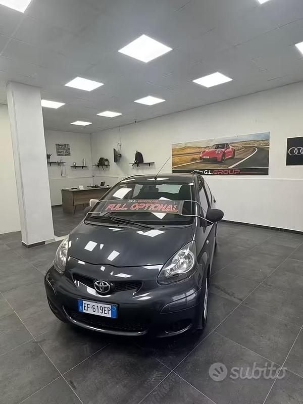 Usata Toyota Aygo Connect Style 67 CV (49 kW) 2010 Grigio Utilitaria