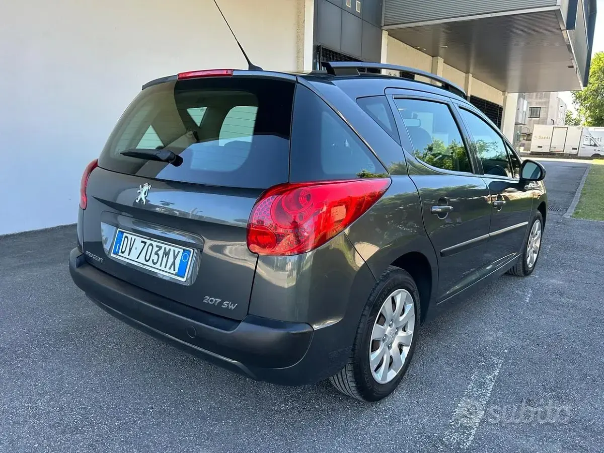 Usata Peugeot 308 109 CV (80 kW) 2009 Grigio Station wagon