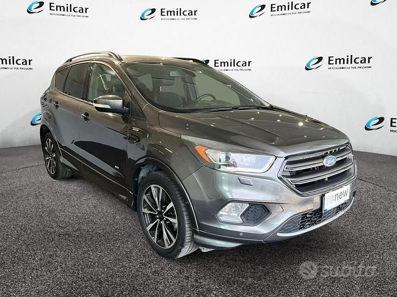 Usata Ford Kuga S 150 CV (110 kW) 2017 Grigio scuro SUV